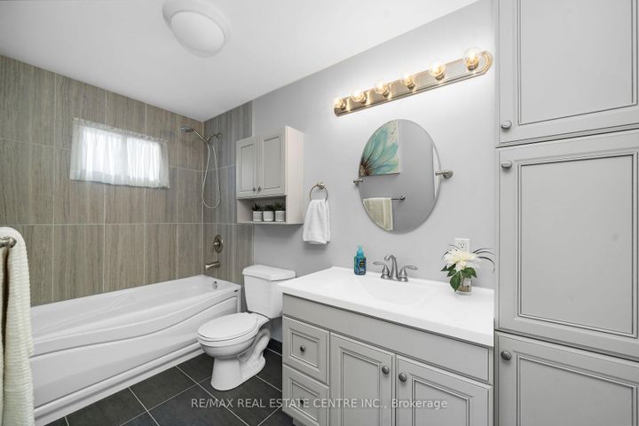 Photo 12 at 466 Vanier Drive, BM Bronte Meadows, Milton