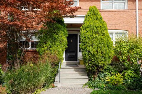 Photo 2 at 22 Claxton Boulevard, Cedarvale, Toronto