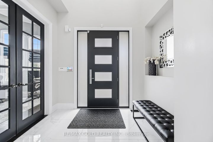 Photo 1 at 4 Spain Crescent, Toronto Gore Rural Estate, Brampton