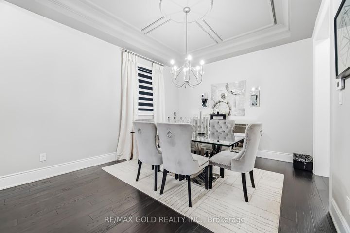 Photo 3 at 4 Spain Crescent, Toronto Gore Rural Estate, Brampton