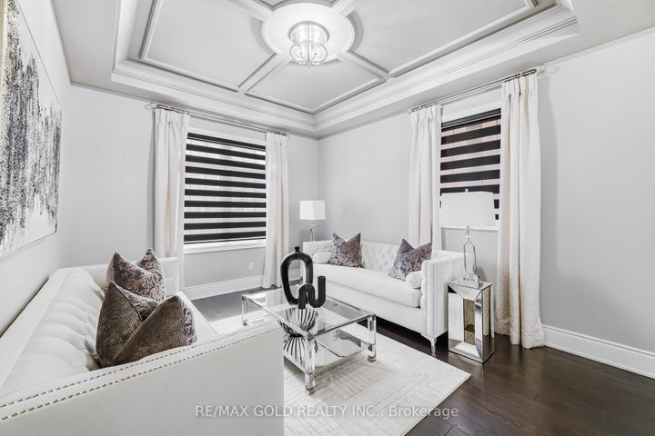 Photo 7 at 4 Spain Crescent, Toronto Gore Rural Estate, Brampton