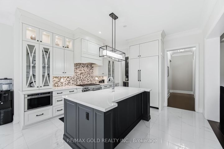 Photo 9 at 4 Spain Crescent, Toronto Gore Rural Estate, Brampton