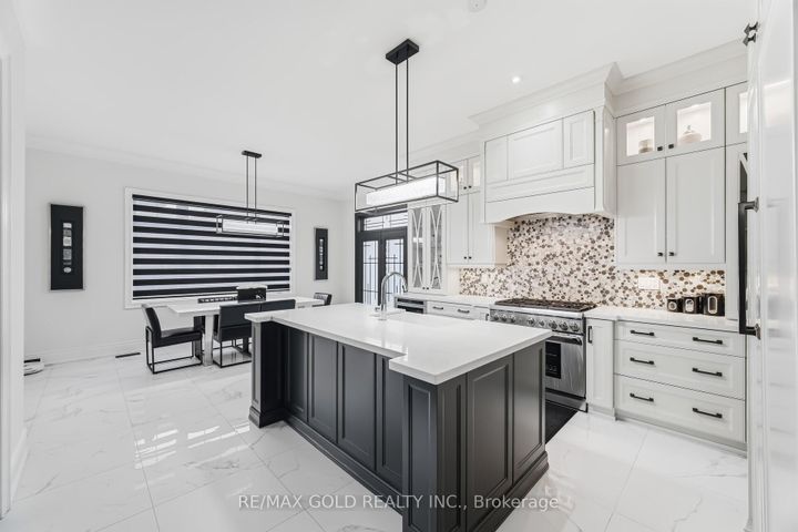 Photo 11 at 4 Spain Crescent, Toronto Gore Rural Estate, Brampton