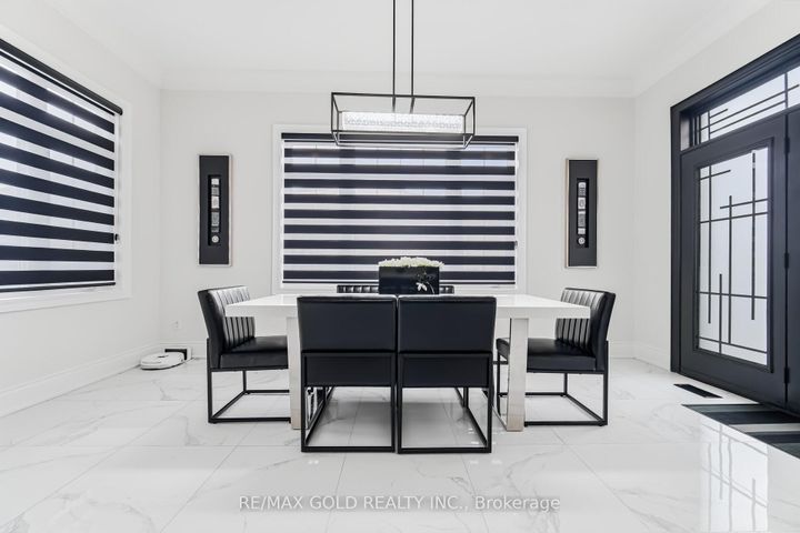 Photo 12 at 4 Spain Crescent, Toronto Gore Rural Estate, Brampton