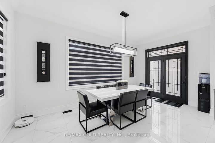 Photo 13 at 4 Spain Crescent, Toronto Gore Rural Estate, Brampton