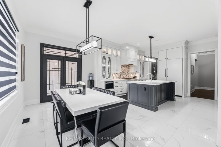 Photo 14 at 4 Spain Crescent, Toronto Gore Rural Estate, Brampton