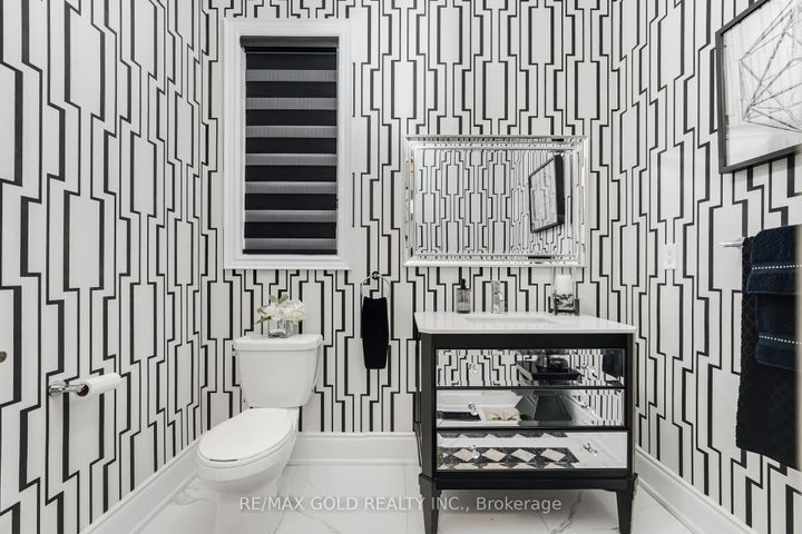 Photo 20 at 4 Spain Crescent, Toronto Gore Rural Estate, Brampton