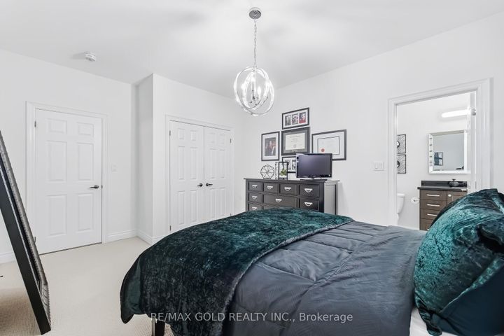 Photo 26 at 4 Spain Crescent, Toronto Gore Rural Estate, Brampton