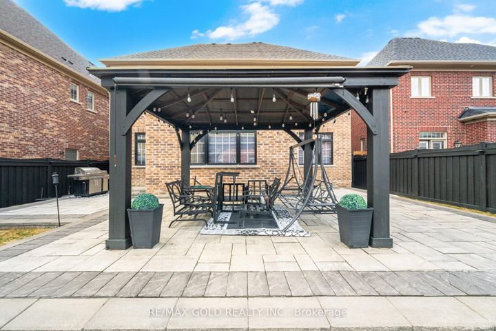 Photo 32 at 4 Spain Crescent, Toronto Gore Rural Estate, Brampton