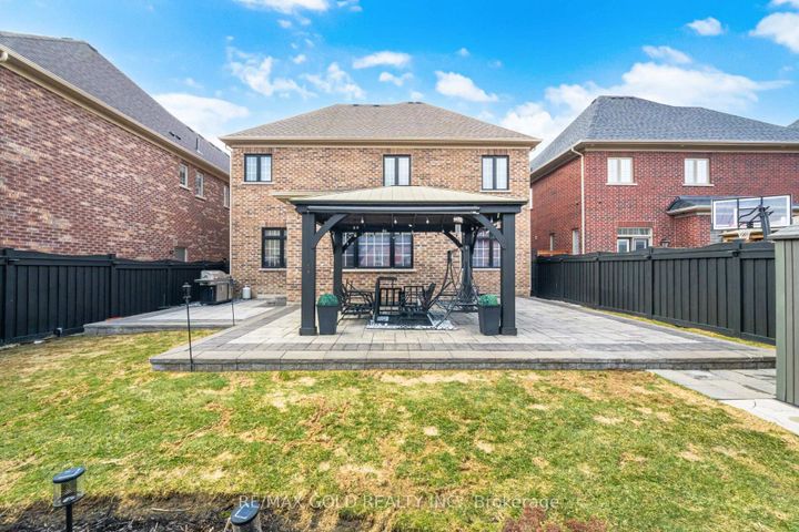 Photo 33 at 4 Spain Crescent, Toronto Gore Rural Estate, Brampton