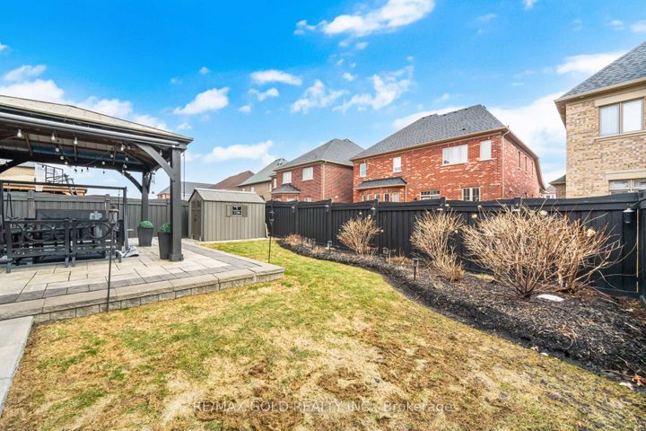 Photo 34 at 4 Spain Crescent, Toronto Gore Rural Estate, Brampton