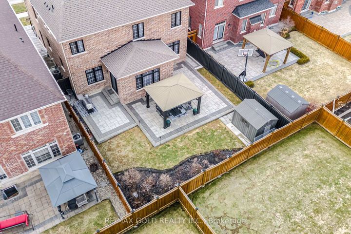 Photo 36 at 4 Spain Crescent, Toronto Gore Rural Estate, Brampton