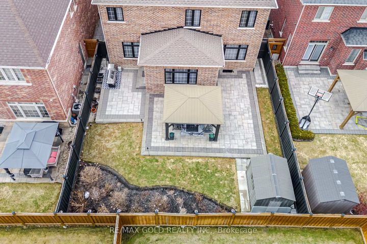 Photo 37 at 4 Spain Crescent, Toronto Gore Rural Estate, Brampton