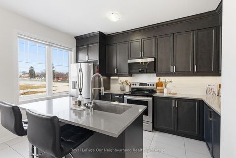 Photo 8 at 818 Atwater Path, Lakeview, Oshawa