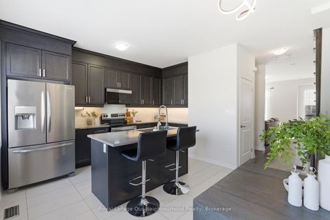 Photo 10 at 818 Atwater Path, Lakeview, Oshawa