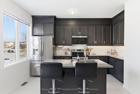 Photo 12 at 818 Atwater Path, Lakeview, Oshawa