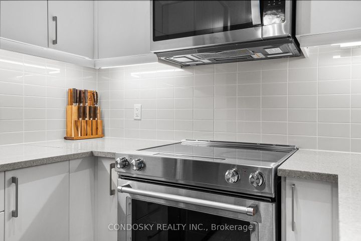 Photo 8 at 914 - 39 Annie Craig Drive, Mimico, Toronto