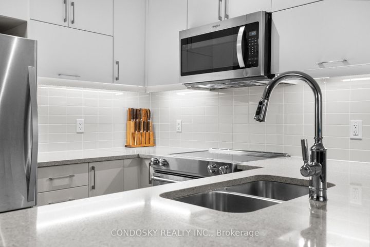 Photo 9 at 914 - 39 Annie Craig Drive, Mimico, Toronto