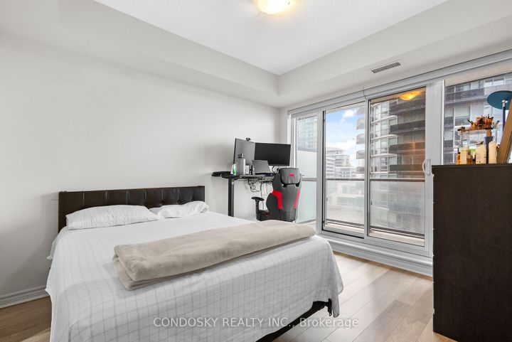 Photo 14 at 914 - 39 Annie Craig Drive, Mimico, Toronto