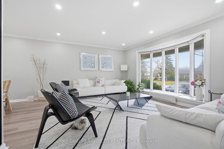 Photo 2 at 578 Trafford Crescent, WO West, Oakville