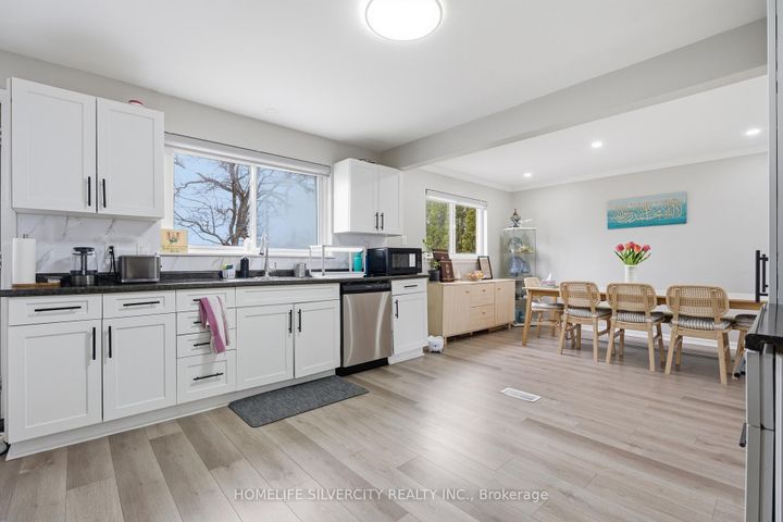 Photo 5 at 578 Trafford Crescent, WO West, Oakville