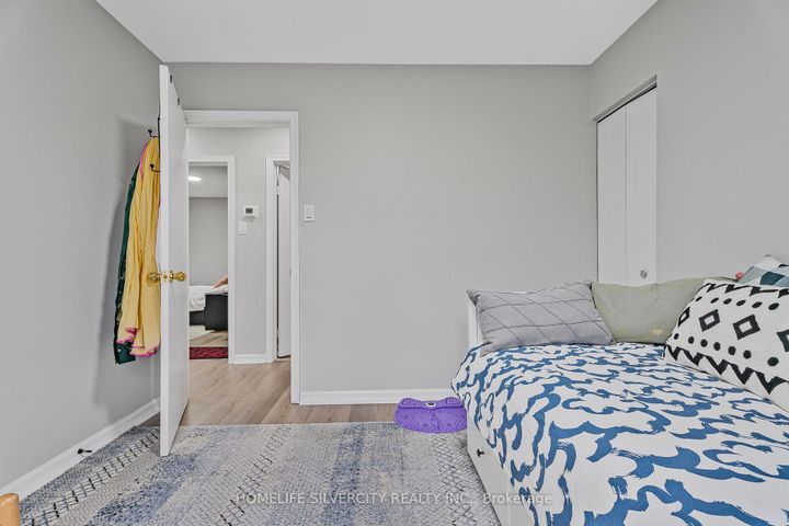 Photo 7 at 578 Trafford Crescent, WO West, Oakville