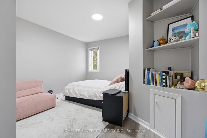 Photo 8 at 578 Trafford Crescent, WO West, Oakville