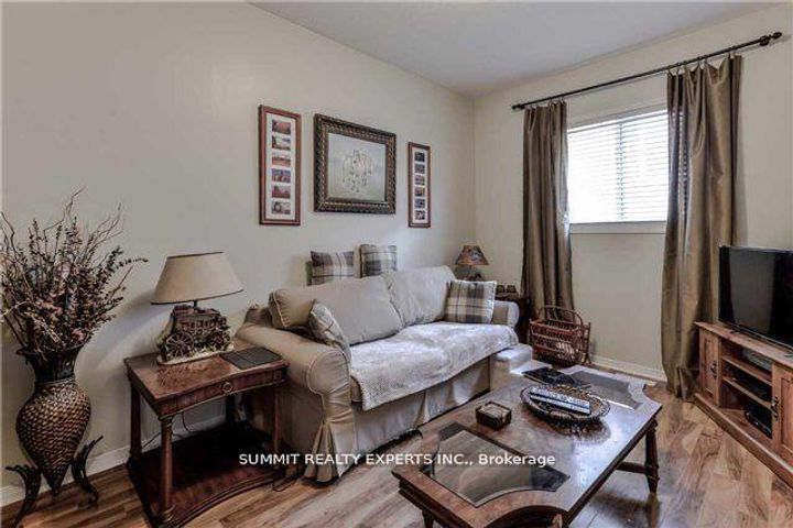 Photo 6 at 23 Bissell Drive N, Snelgrove, Brampton