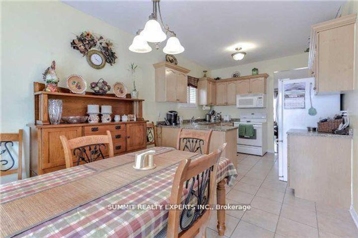 Photo 8 at 23 Bissell Drive N, Snelgrove, Brampton