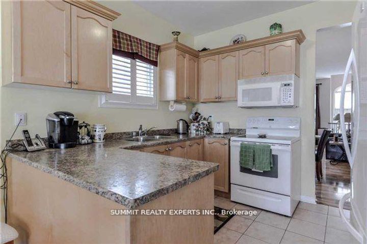 Photo 9 at 23 Bissell Drive N, Snelgrove, Brampton