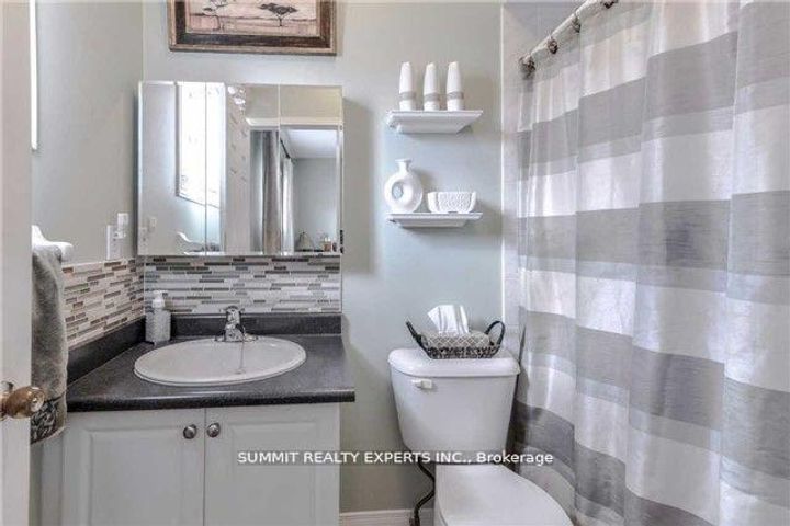 Photo 11 at 23 Bissell Drive N, Snelgrove, Brampton