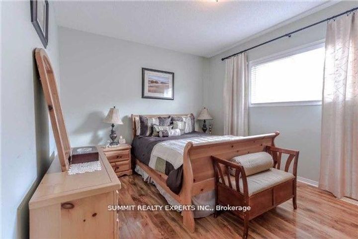 Photo 12 at 23 Bissell Drive N, Snelgrove, Brampton
