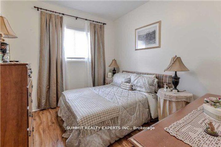 Photo 13 at 23 Bissell Drive N, Snelgrove, Brampton