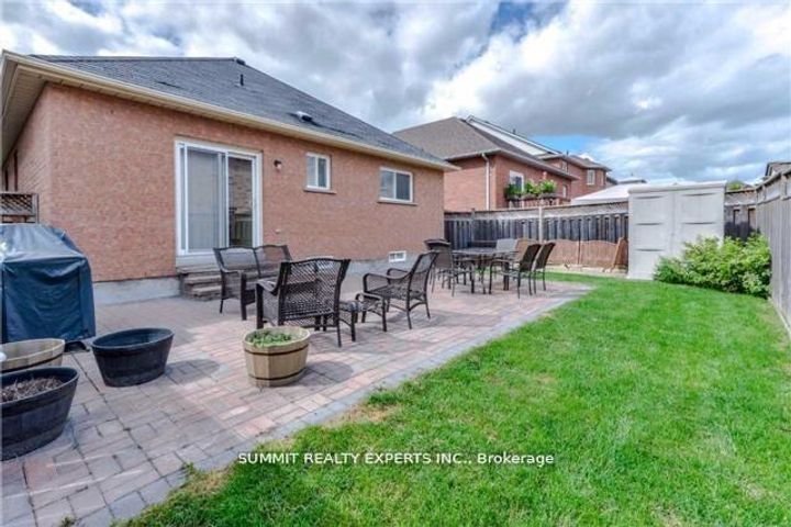 Photo 17 at 23 Bissell Drive N, Snelgrove, Brampton