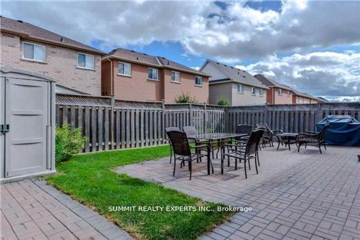 Photo 18 at 23 Bissell Drive N, Snelgrove, Brampton