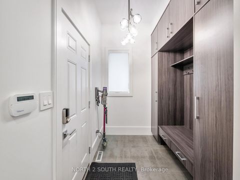 Photo 18 at 36 Kylemount Court, Patterson, Vaughan