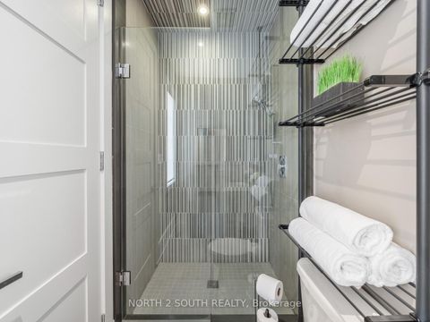 Photo 31 at 36 Kylemount Court, Patterson, Vaughan