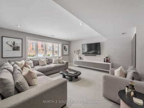 Photo 36 at 36 Kylemount Court, Patterson, Vaughan