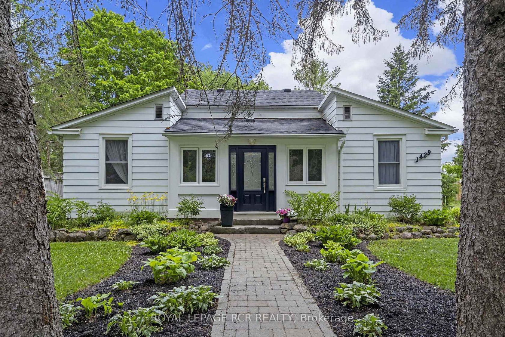 1429 Queen Street, Alton, Caledon by Loree Meneguzzi Real Estate 1429 Queen Street, Alton, Caledon