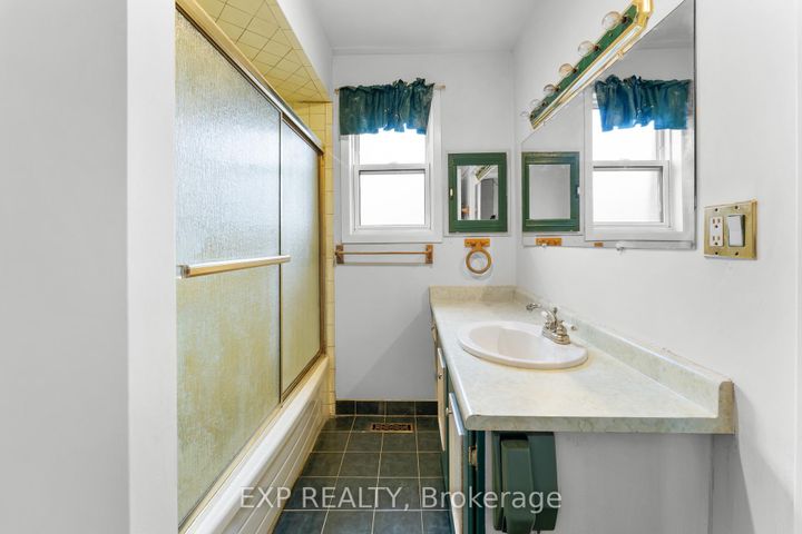 Photo 23 at 46 - 1512 Sixth Line, CP College Park, Oakville