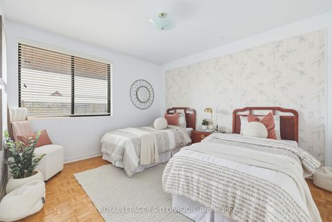 Photo 20 at 122 Cortleigh Boulevard, Lawrence Park South, Toronto