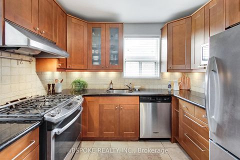 Photo 8 at 3 - 7 Warwick Avenue, Cedarvale, Toronto