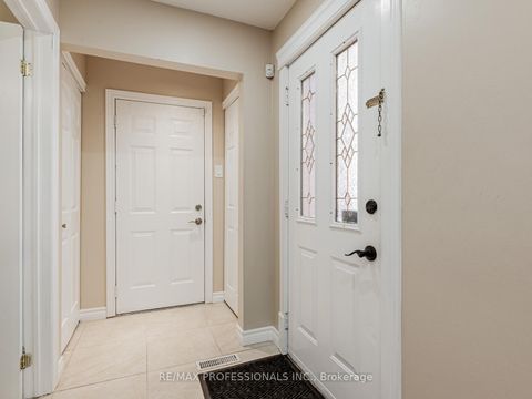 Photo 3 at 125 Kersey Crescent, North Richvale, Richmond Hill