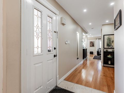 Photo 4 at 125 Kersey Crescent, North Richvale, Richmond Hill