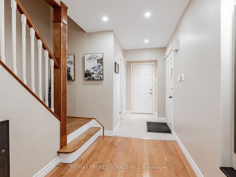 Photo 5 at 125 Kersey Crescent, North Richvale, Richmond Hill