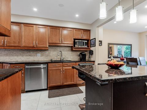 Photo 6 at 125 Kersey Crescent, North Richvale, Richmond Hill