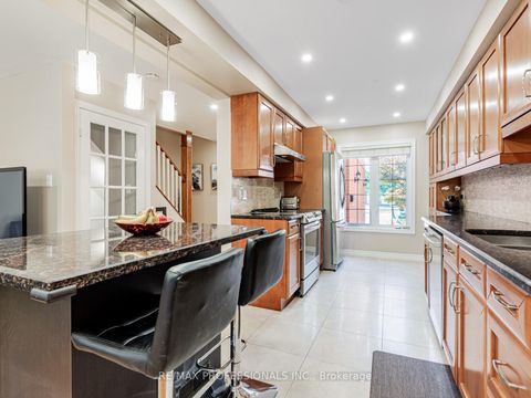 Photo 7 at 125 Kersey Crescent, North Richvale, Richmond Hill