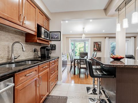 Photo 10 at 125 Kersey Crescent, North Richvale, Richmond Hill