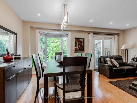 Photo 11 at 125 Kersey Crescent, North Richvale, Richmond Hill