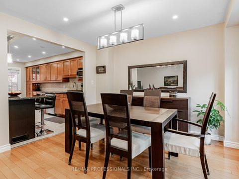 Photo 13 at 125 Kersey Crescent, North Richvale, Richmond Hill